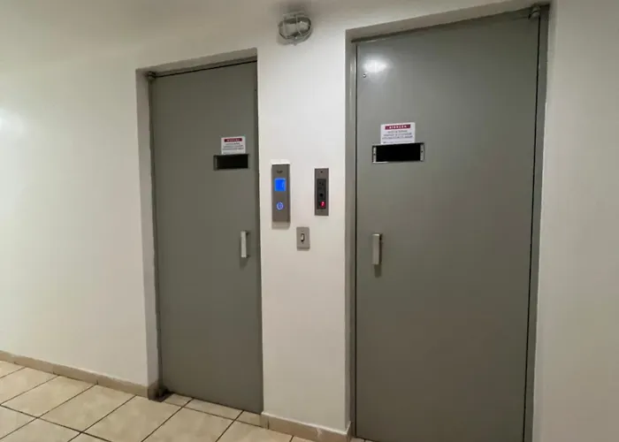 Flat Na Orla Do Guaíba Com Piscina E Camareira 3*